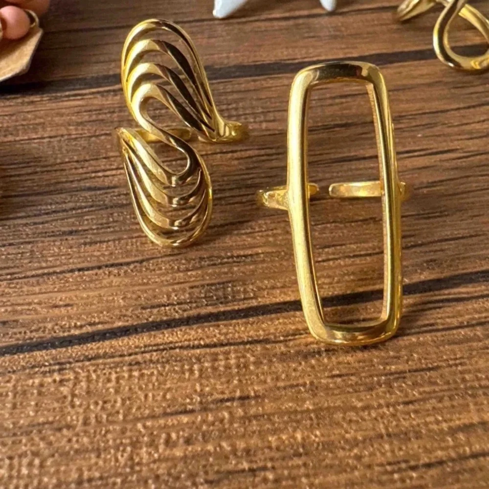 Anthropologie Gold Rectangular & Oval Hollow Ring Set